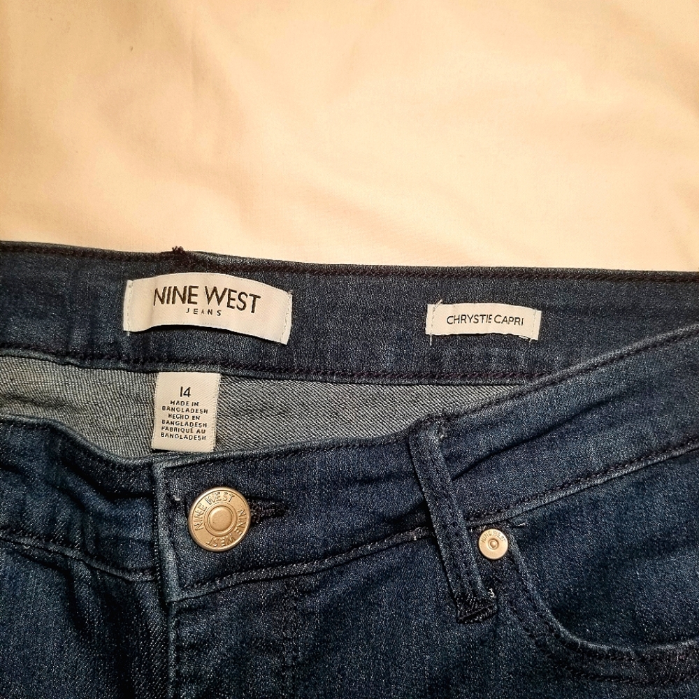 Nine West Dark Wash Denim Capris Size 14 - Picture 5 of 5